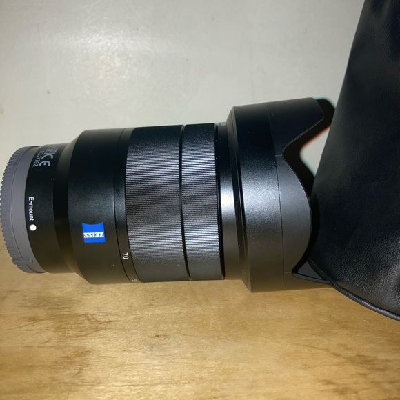 Sony - 24-70mm f/4 Zoom Lens for Most a7-Series - Picture 1 of 6